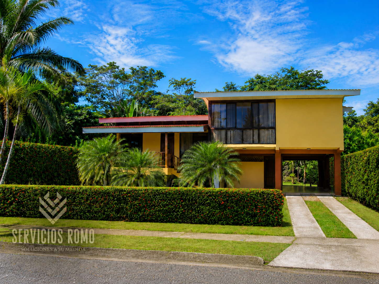 Casa Amarilla de 295 metros cuadrados en Filadelfia de Limón